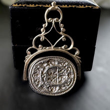 Charger l'image dans la galerie, Rare Georgian Silver Triple Intaglio Seal Spinner Fob, Baron Löwen c1730