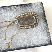 画像をギャラリービューアに読み込む, Antique Georgian 9ct Gold & Pearl Mourning Cravat Pin with Hairwork Compartment