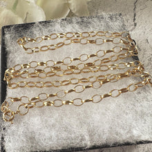 Lade das Bild in den Galerie-Viewer, Vintage 9ct Gold Oval Belcher Link 27" Long Chain Necklace: London 1983 Hallmarks