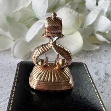 Carica l'immagine nel visualizzatore di Gallery, Antique Georgian Gold Cased Bloodstone Seal Fob Pendant. Circa 1790