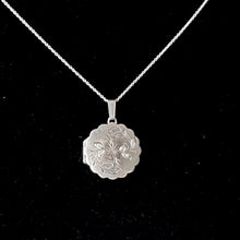 Charger l'image dans la galerie, Vintage Sterling Silver Locket Necklace, Birmingham 1980, Engraved Floral Star, Scalloped Edge Pendant