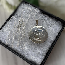 Charger l'image dans la galerie, Vintage Sterling Silver Locket Necklace, Birmingham 1980, Engraved Floral Star, Scalloped Edge Pendant