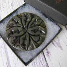 Carica l'immagine nel visualizzatore di Gallery, Huge 1930s Deep Carved Bakelite Flower Brooch