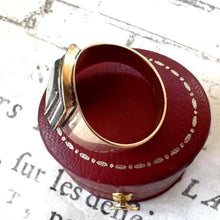 Carica l'immagine nel visualizzatore di Gallery, Georgian 18ct Gold Hairwork Mourning Ring Inscribed Lady Knatchbull 1799