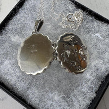 Charger l'image dans la galerie, Vintage Sterling Silver Locket Necklace, Birmingham 1980, Engraved Floral Star, Scalloped Edge Pendant