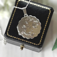Charger l'image dans la galerie, Vintage Sterling Silver Locket Necklace, Birmingham 1980, Engraved Floral Star, Scalloped Edge Pendant