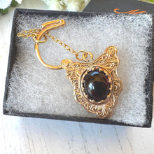 Carica l'immagine nel visualizzatore di Gallery, Antique Victorian Large 9ct Gold Almandine Garnet Shield Padlock Pendant/Bracelet Charm