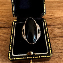 Carica l'immagine nel visualizzatore di Gallery, Vintage 1970s Sterling Silver Onyx Modernist Statement Ring, Size J-1/2/US 5