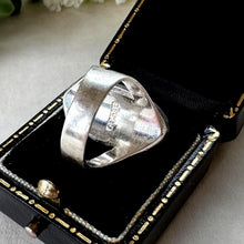 Carica l'immagine nel visualizzatore di Gallery, Vintage 1970s Sterling Silver Onyx Modernist Statement Ring, Size J-1/2/US 5