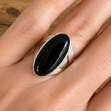 Carica l'immagine nel visualizzatore di Gallery, Vintage 1970s Sterling Silver Onyx Modernist Statement Ring, Size J-1/2/US 5