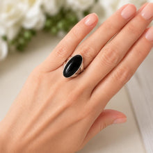 Carica l'immagine nel visualizzatore di Gallery, Vintage 1970s Sterling Silver Onyx Modernist Statement Ring, Size J-1/2/US 5