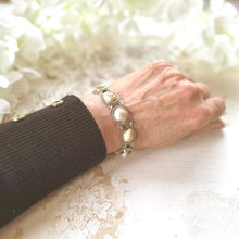 Lade das Bild in den Galerie-Viewer, Antique Victorian Cats Eye Operculum Sterling Silver Bracelet
