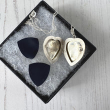 Load image into Gallery viewer, Vintage 1975 Sterling Silver Floral Engraved Heart Locket Necklace. Antique Style Sweetheart Pendant & Chain.