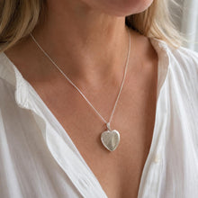 Load image into Gallery viewer, Vintage 1975 Sterling Silver Floral Engraved Heart Locket Necklace. Antique Style Sweetheart Pendant & Chain.