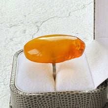Charger l'image dans la galerie, Vintage 1980's Huge 30ct Natural Butterscotch Baltic Amber Statement Ring
