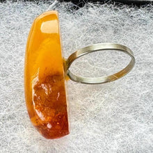 Charger l'image dans la galerie, Vintage 1980's Huge 30ct Natural Butterscotch Baltic Amber Statement Ring
