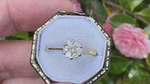 Cargar y reproducir el video en el visor de la galería, Vintage 9ct Gold Diamond Cluster Daisy Ring