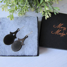 Charger l'image dans la galerie, Victorian Vagabond Vulcanite Earrings