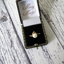Charger l'image dans la galerie, Vintage 1960s 9ct Gold Pearl Solitaire Ring - MercyMadge