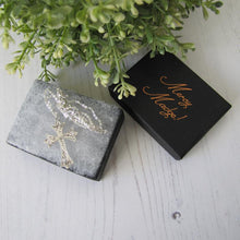 Cargar imagen en el visor de la galería, Antique Victorian Engraved Sterling Silver Cross & Chain