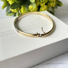 Charger l'image dans la galerie, Vintage 9ct Gold and Cubic Zirconia Bangle