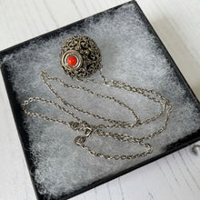 Charger l'image dans la galerie, Victorian Silver Miniature Scent Bottle Pendant