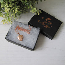 Cargar imagen en el visor de la galería, Victorian Aesthetic 9ct Rose Gold Engraved Heart Locket