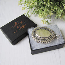 Charger l'image dans la galerie, Victorian Aesthetic Engraved Gold & Silver Locket