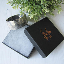 Charger l'image dans la galerie, Victorian Sterling Silver Cuff Bracelet, Charles Horner, Chester 1855.