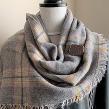 Charger l'image dans la galerie, Antique Scottish Silver & Jasper Brooch