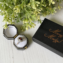 Cargar imagen en el visor de la galería, Vintage Bohemian Garnet & Paste Ring
