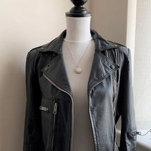 Charger l'image dans la galerie, Vintage Victorian Style English Sterling Silver Locket & Chain