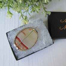 Carica l'immagine nel visualizzatore di Gallery, Georgian/Victorian Scottish Banded Agate Silver Brooch