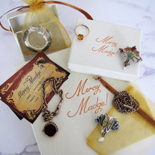 Charger l'image dans la galerie, Victorian Style Silver Curb Chain Bracelet, Heart Padlock Clasp - MercyMadge