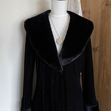 Charger l'image dans la galerie, Vintage English Silver Large Locket & Chain