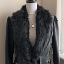 Charger l'image dans la galerie, Edwardian 9ct Rose Gold Antique Locket