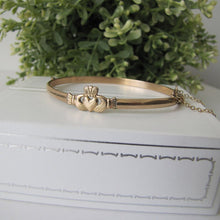Cargar imagen en el visor de la galería, Vintage 9ct Rolled Gold Claddagh Bangle Bracelet