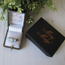 画像をギャラリービューアに読み込む, エドワーディアン リバイバル 3 ストーン オパール & CZ ダイヤモンド リング