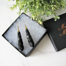 Charger l'image dans la galerie, Victorian Carved Whitby Rose Earrings,