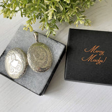 Charger l'image dans la galerie, Victorian Aesthetic Engraved Silver Locket