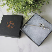 Charger l'image dans la galerie, Antique Victorian Silver Horseshoe, Fox & Crop Stock Pin