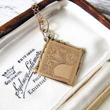 Carica l'immagine nel visualizzatore di Gallery, Antique 9ct Gold Book Locket, Chester 1914. - MercyMadge
