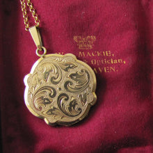 Charger l'image dans la galerie, Andreas Daub Edwardian Rolled Gold Locket, Germany