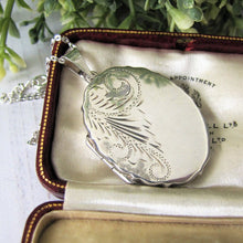 Cargar imagen en el visor de la galería, Vintage Edwardian Style English Sterling Silver Locket & Chain