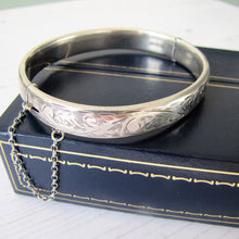 Charger l'image dans la galerie, Vintage English Silver Bracelet, Boxed, Charles Horner, Aesthetic Engraved. - MercyMadge