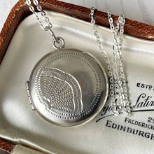 Charger l'image dans la galerie, Vintage 1950s Sterling Silver Locket On Chain. Engraved Chinese Fan Round Locket. Art Nouveau Revival 2- Photo Locket