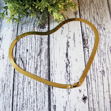 Charger l'image dans la galerie, Italian 18ct Gold Omega Necklace