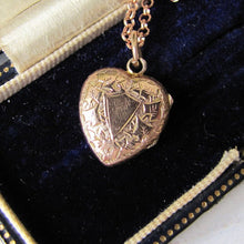 Cargar imagen en el visor de la galería, Victorian Aesthetic 9ct Rose Gold Engraved Heart Locket