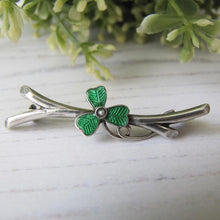 Charger l'image dans la galerie, Antique Silver & Green Enamel Shamrock Pin