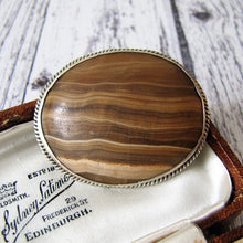 Cargar imagen en el visor de la galería, Victorian Scottish Banded Agate Silver Brooch